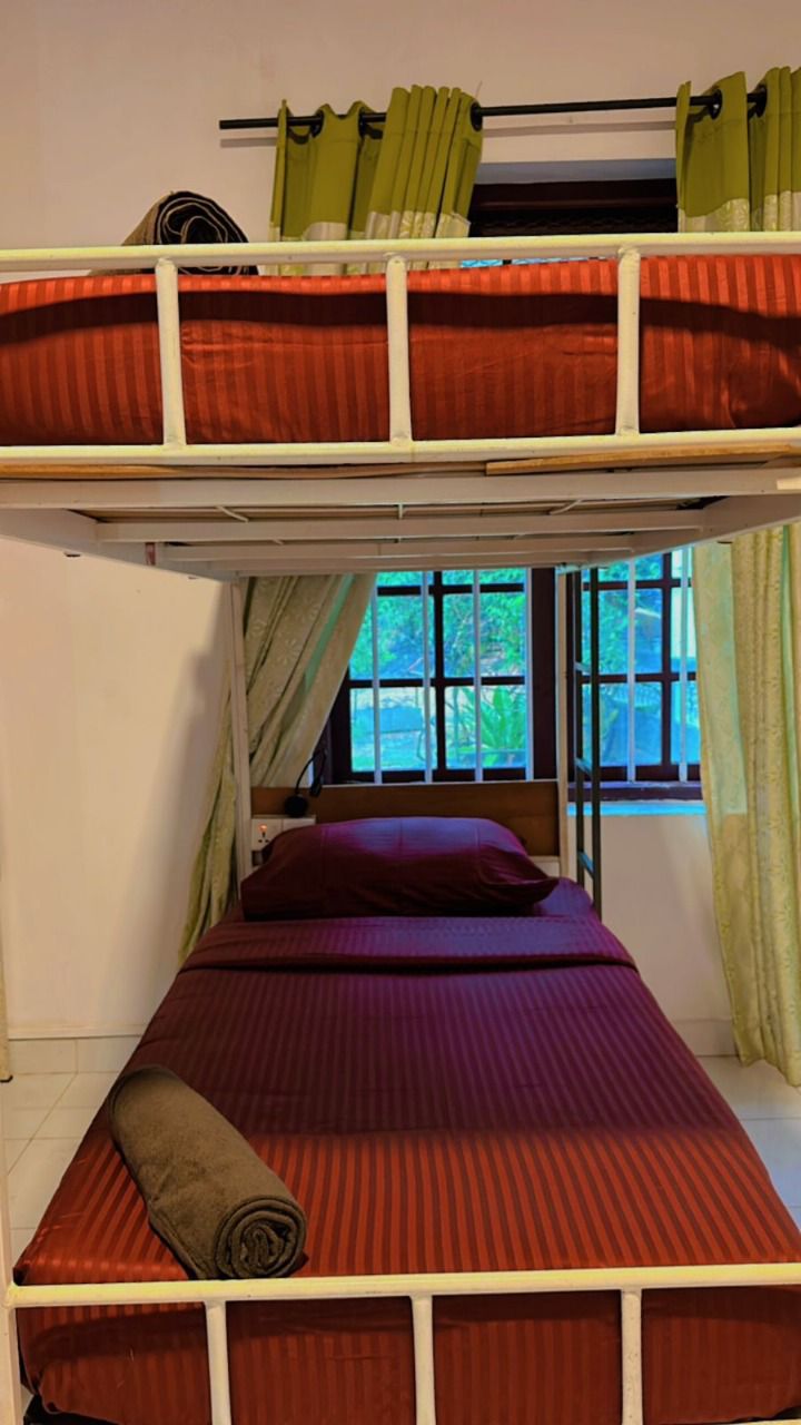 Female 8/4 bed dorm - Image 2
